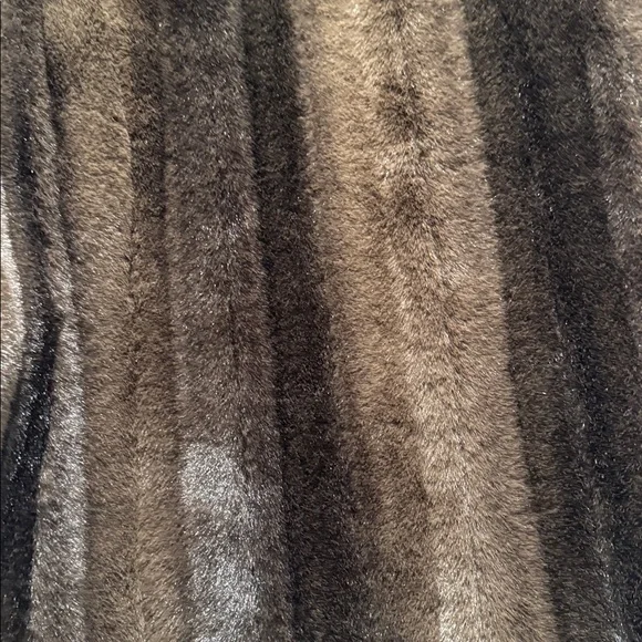 Chicos Mahogany Faux Fur Vest SZ 2 - Picture 4 of 4